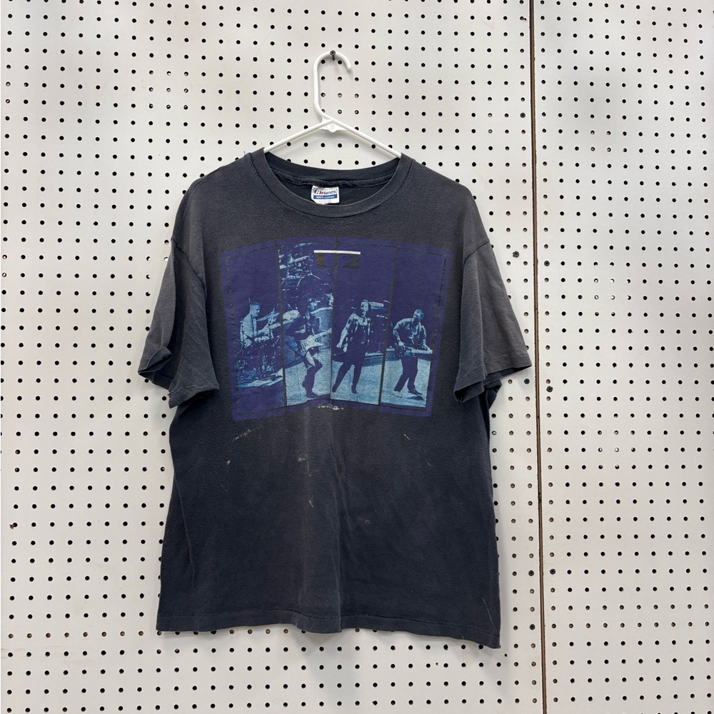 ITEM#88 Vintage - 1987 U2 Joshua Tree Tour Concert T-shirt - Size XL 

21x26